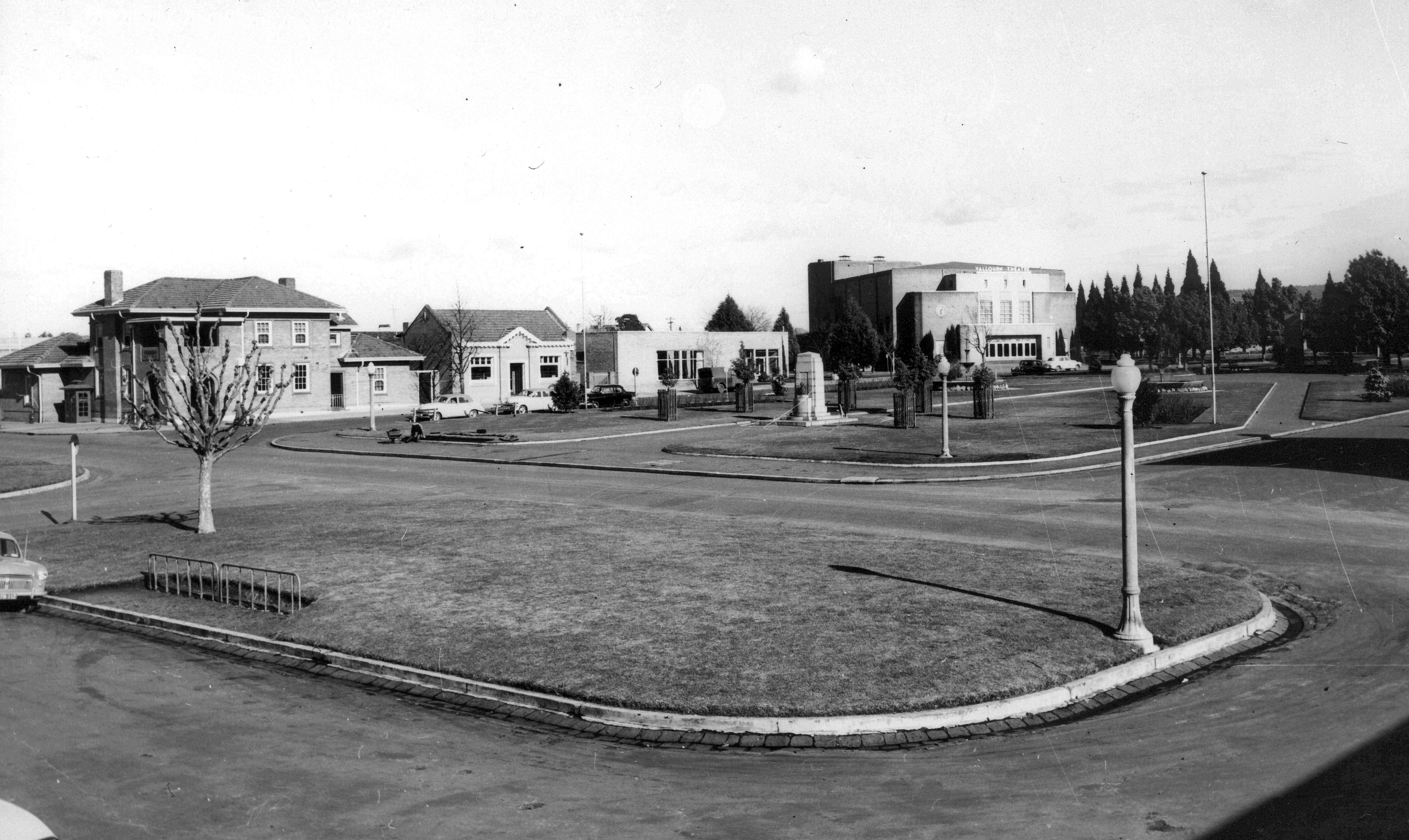 Monash Square (View from Rockmans) - 1930's | www.virtualyallourn.com